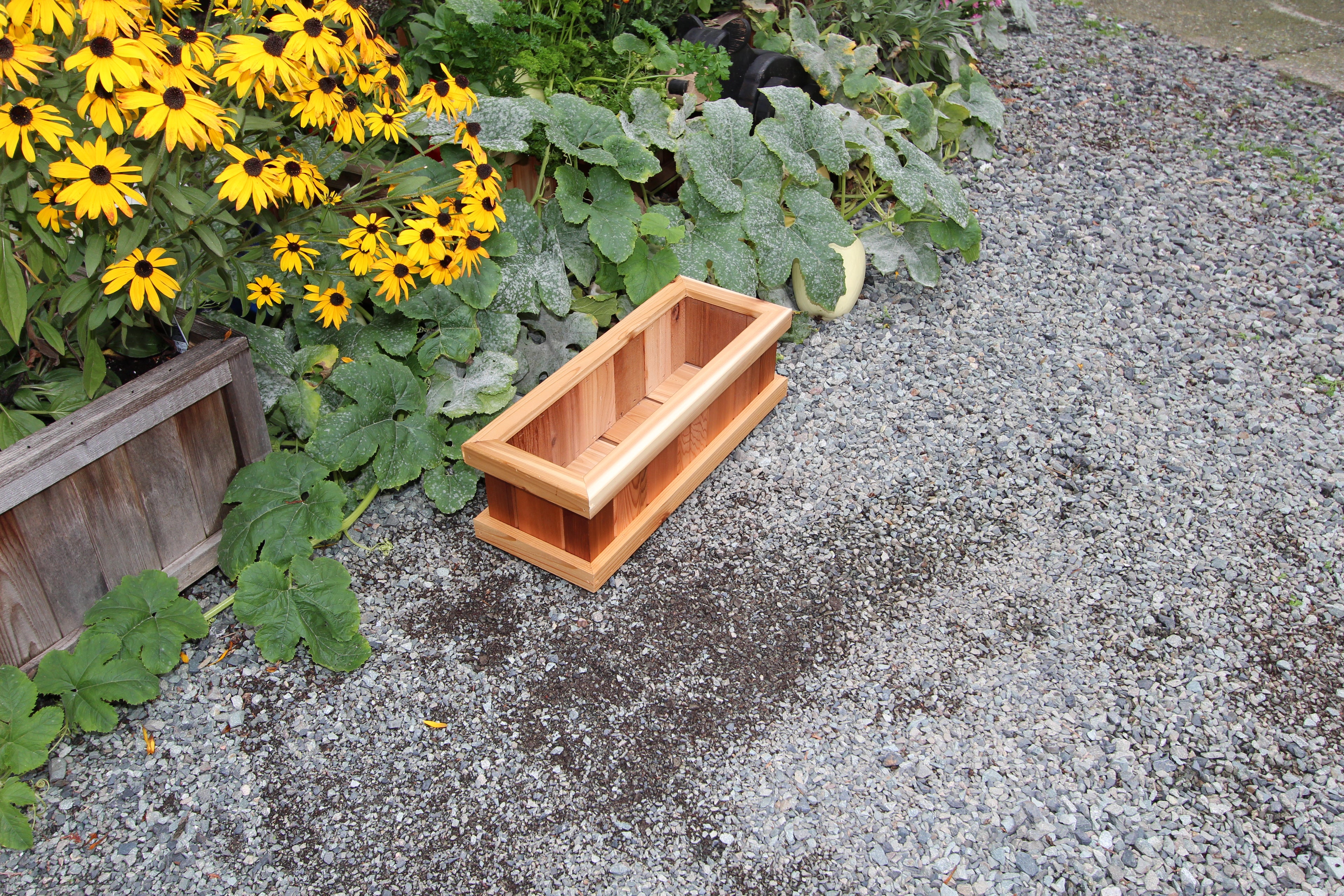 924 - 24″L x 9″W x 8″H – Red Cedar Flower Planter