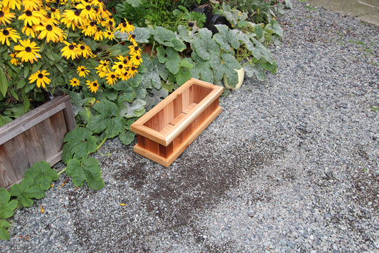 924 - 24″L x 9″W x 8″H – Red Cedar Flower Planter