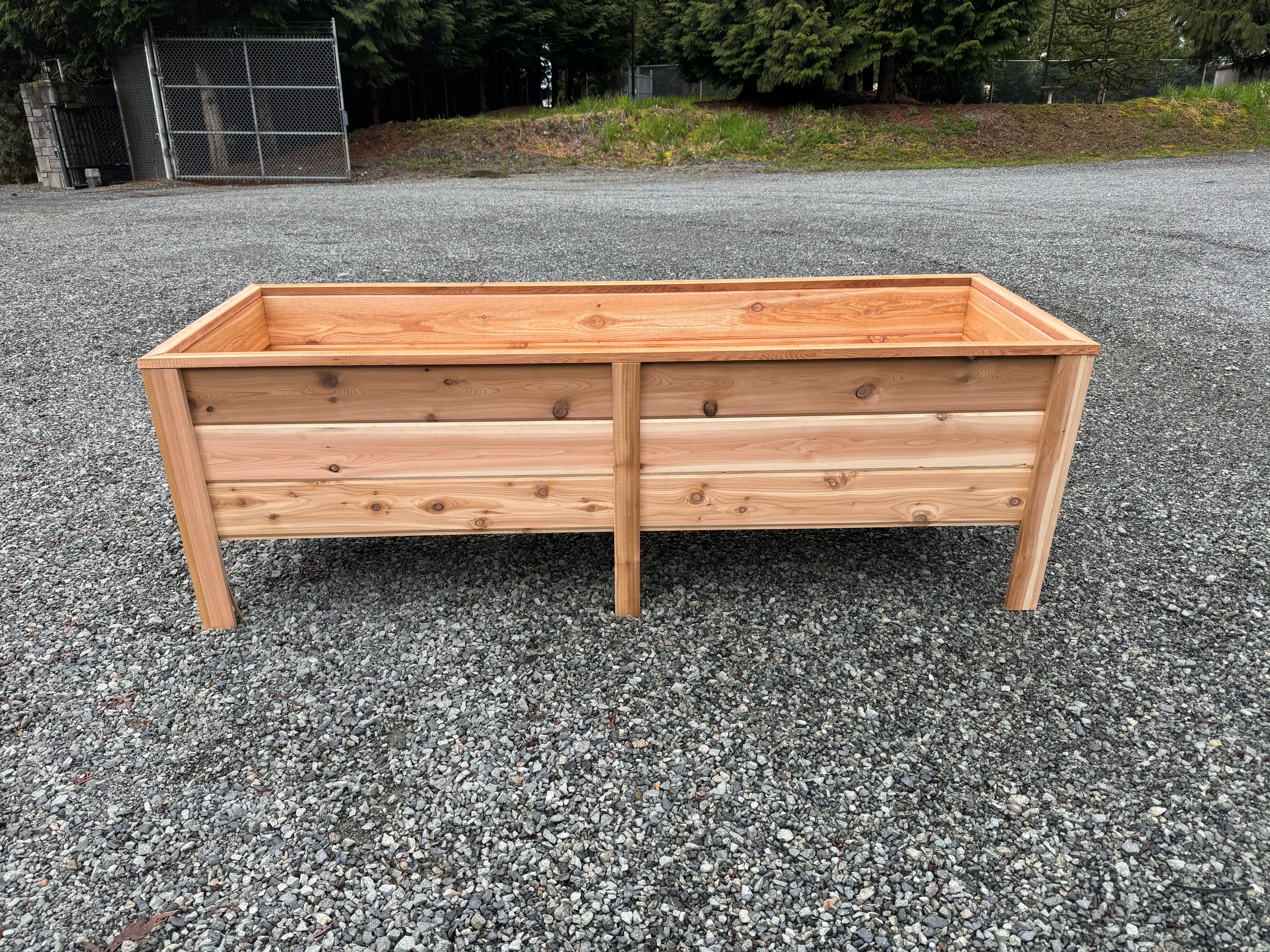 247224 - 72″L x 24″W x 24″H – Western Red Cedar Raised Garden Planter